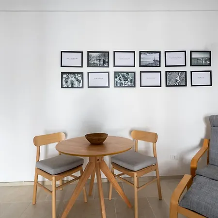 Minima بيسْكيتْشّي