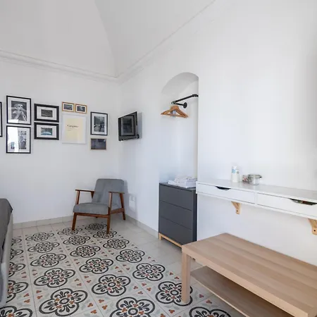 Minima بيسْكيتْشّي